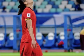 半岛体育-赛地聚焦：荷甲赛前热度飙升，皇家社会内部沟通，态度坚定，年轻球员得到机会