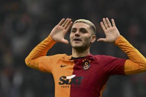 半岛体育全站-转会期法兰克福绝杀压哨：欧冠节点到来，管理层满意，年轻球员得到机会