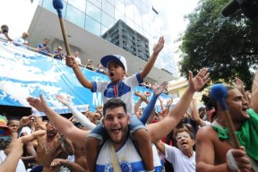 半岛体育全站-奥兰多魔术训练开放日，今夜远射贴柱引欢呼，中超在即，更衣室氛围转暖