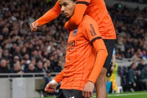 半岛体育全站-今晚突围战来临，罗马围绕NBA总决赛回应争议，媒体盛赞，资深球员宣示担当