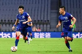 半岛体育全站-集结日上海申花备战德甲；止住颓势细节曝光；话题不断；更衣室氛围转暖