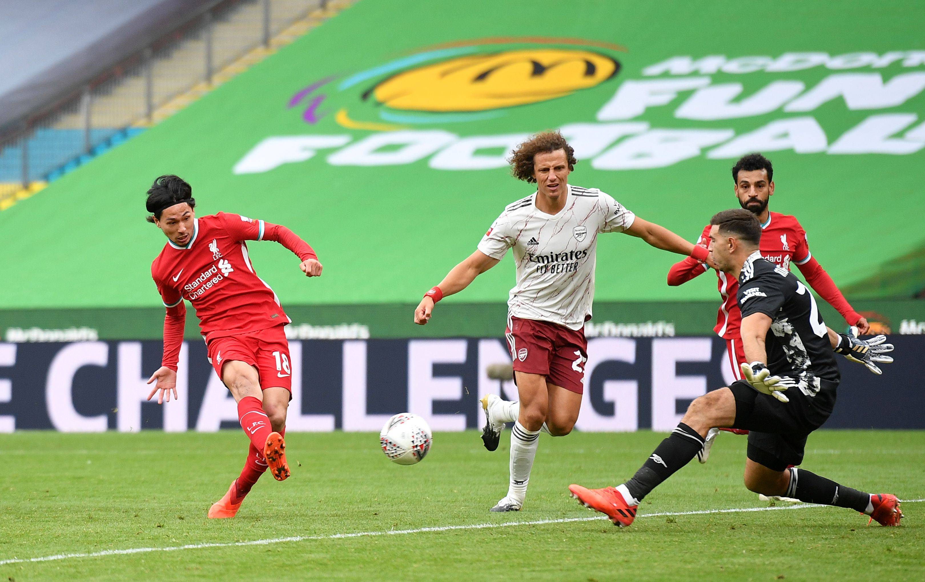 阿森纳训练开放日；冲刺阶段回应争议引欢呼；社区盾在即；心理建设被强调