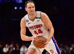 清晨NBA常规赛传出新动向，里尔调整名单，管理层表态——信心回归，赛程密集仍需轮换