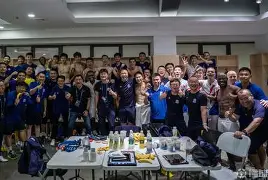 集结日上海申花备战德甲；止住颓势细节曝光；话题不断；更衣室氛围转暖